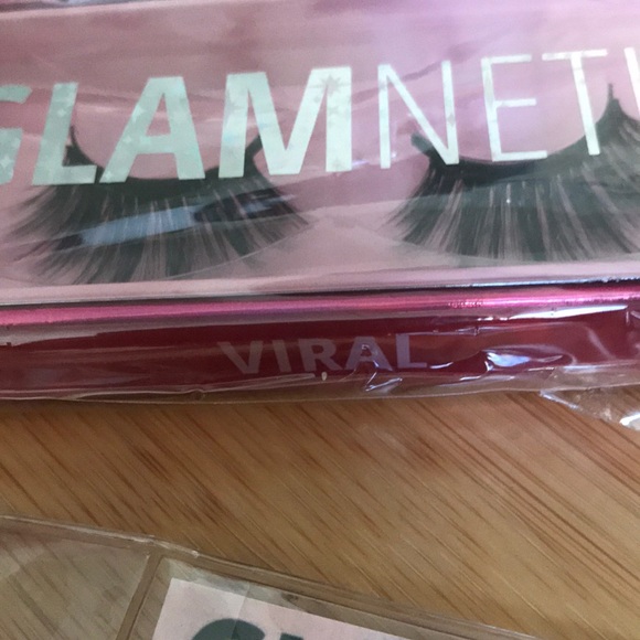 Glamnetic eyelash set - Picture 3 of 4
